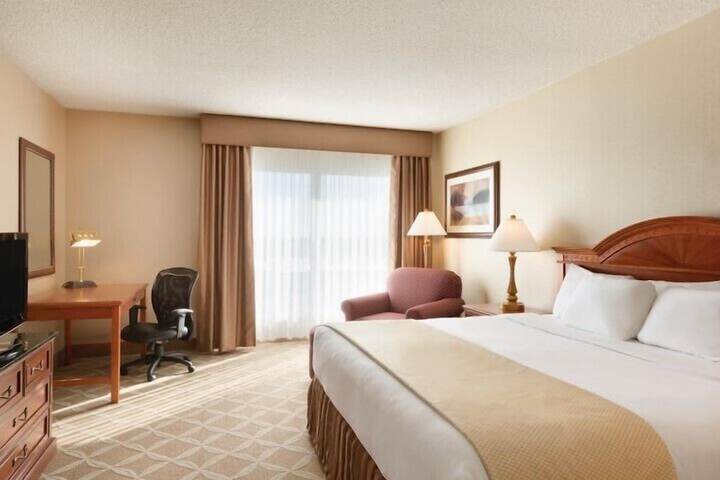 Room 5 of 18