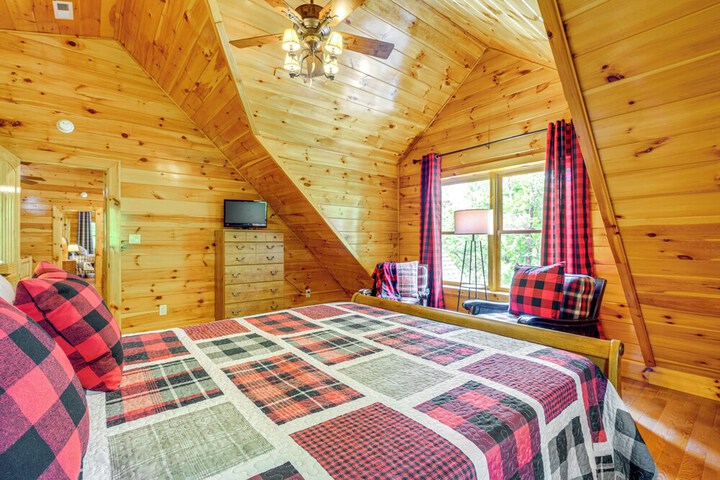 Hike Fish & Golf: Burnsville Retreat w / Deck!