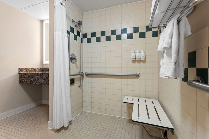 AmericInn by Wyndham Roseau