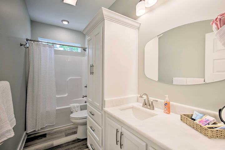 Modern Waveland Home w / Deck Walk to Beach!
