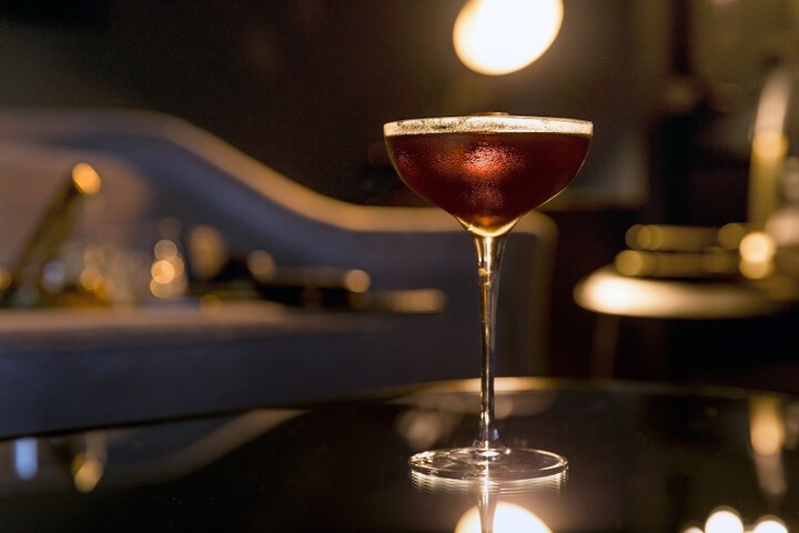 Lounge 54 of 61