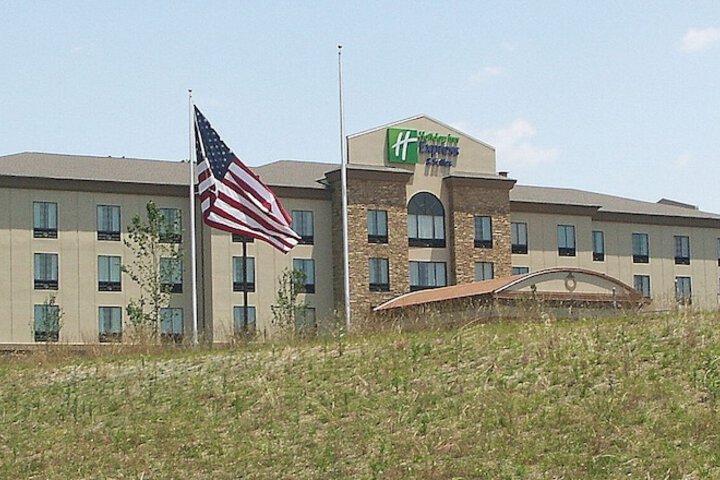 Holiday Inn Express Cleveland Northwest by IHG