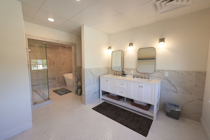 Room 152 of 220