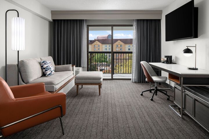 Room 10 of 32