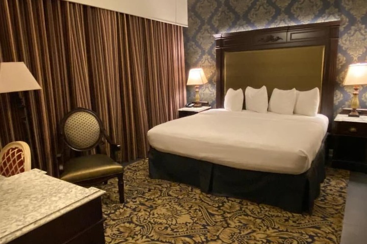Room 27 of 36