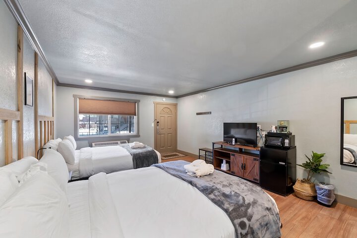 Room 9 of 35