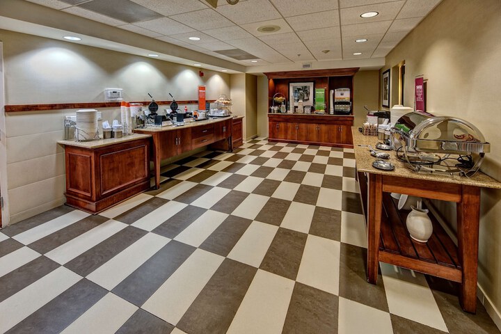Hampton Inn by Hilton Dunn