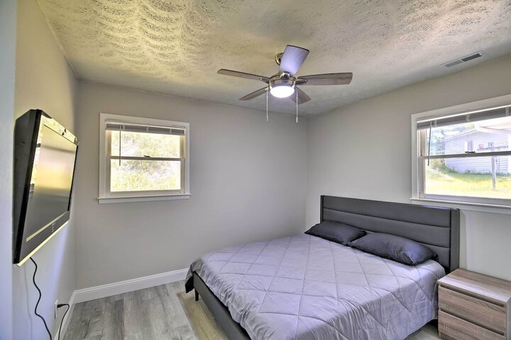 Bluefield Retreat w / Pool Table: Near Parks!