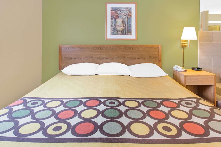 Room 8 of 15