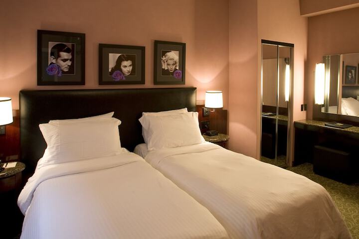 Room 17 of 37