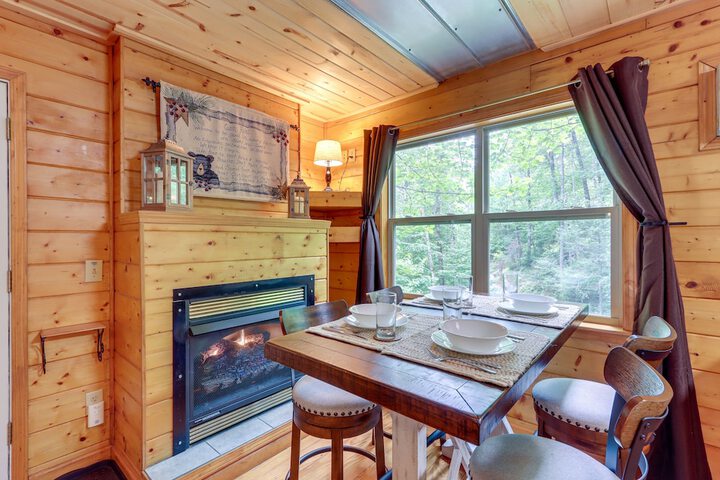 Remote Escape: Murphy Cozy Cabin in the Woods
