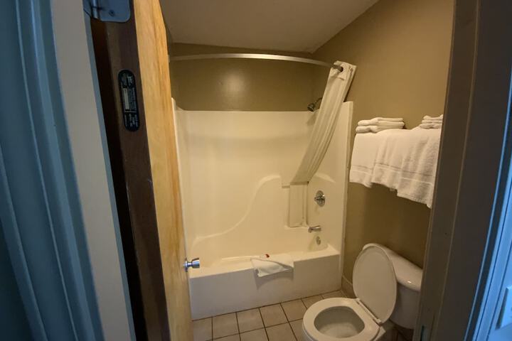 Room 17 of 27