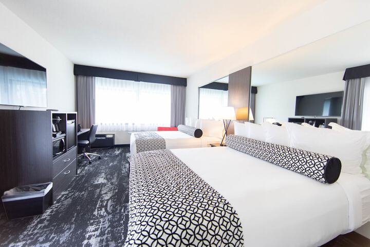Room 28 of 77