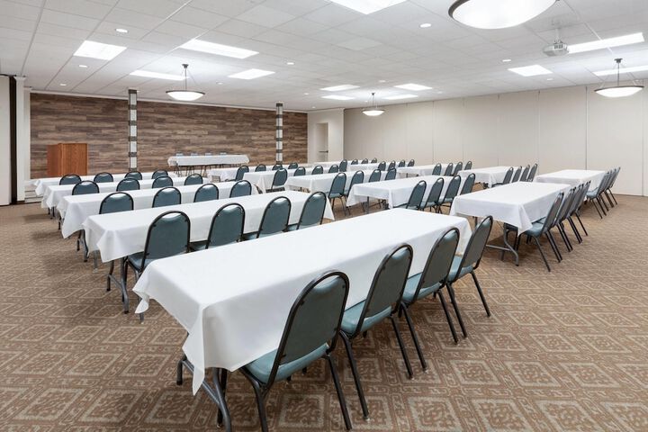 Baymont by Wyndham Jamestown Conference Center & Water Park