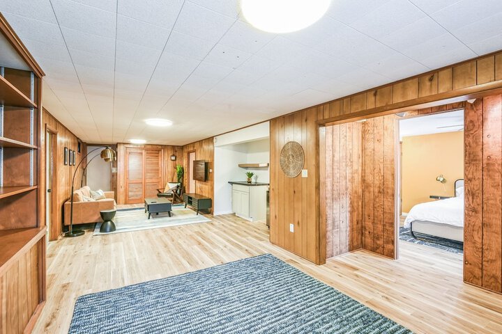 Iowa City 4br Backyard Walk To Stadium 4 Bedroom Home
