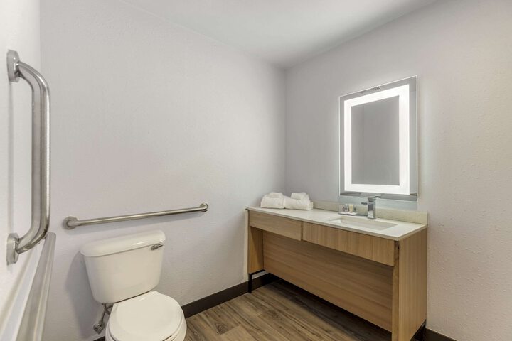 Room 18 of 32