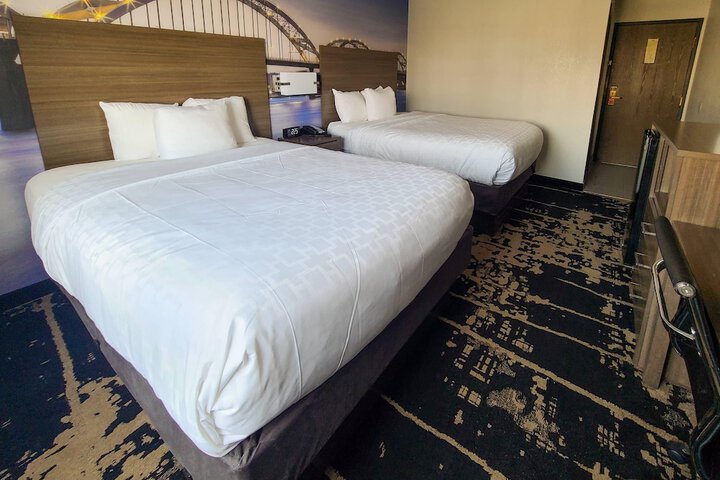 Clarion Pointe Bettendorf - Quad Cities