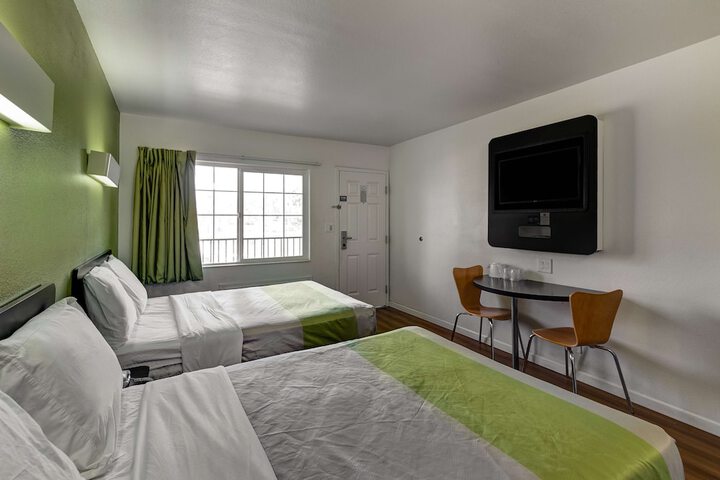 Room 33 of 35