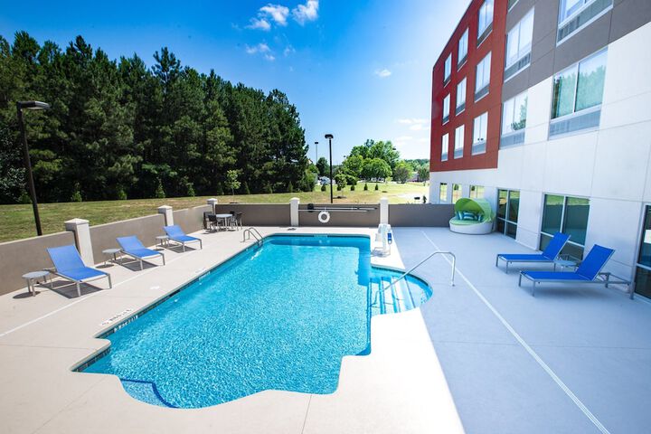 Holiday Inn Express & Suites Greenwood Mall by IHG