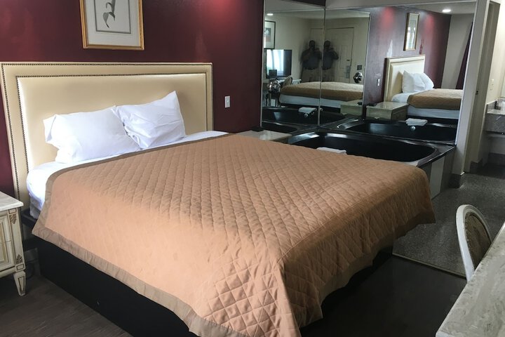 Room 10 of 12