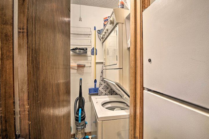 Shawnee Condo 10 Mi to Downtown Kansas City!