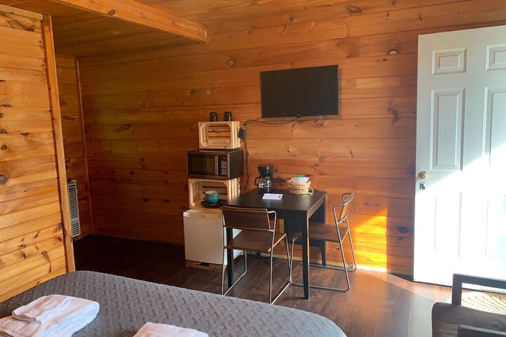 Pine Crest Motel & Cabins