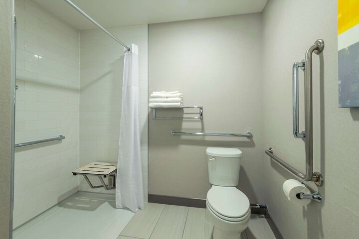 Room 12 of 25