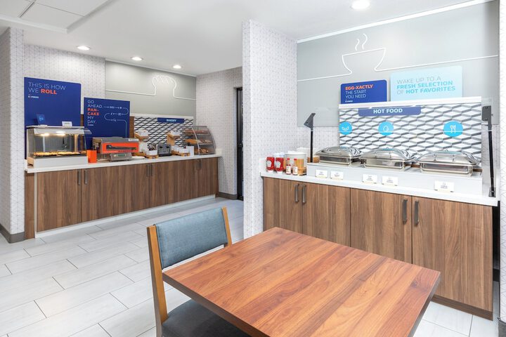 Holiday Inn Express & Suites Lathrop by IHG