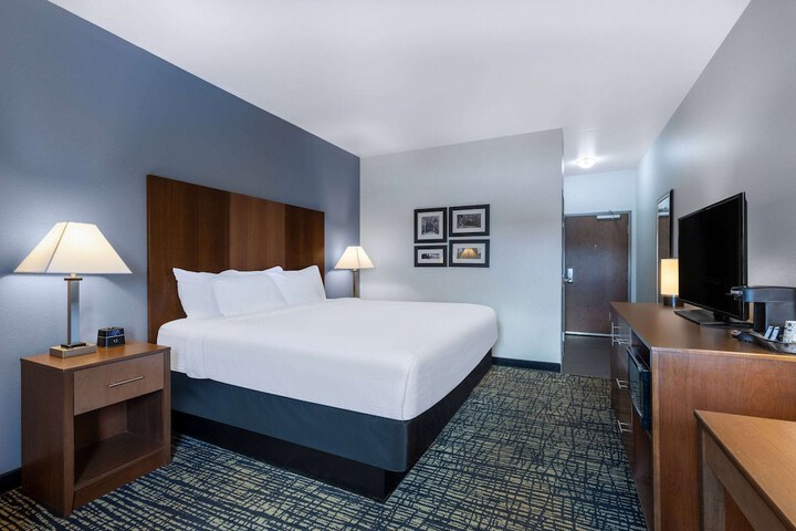La Quinta Inn & Suites by Wyndham Morgantown