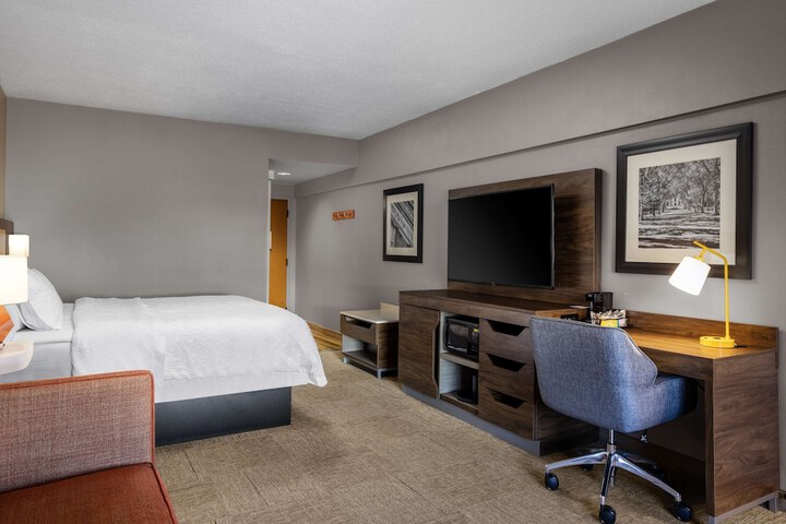 Room 9 of 32