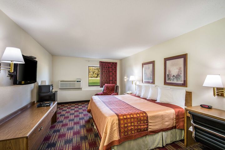 Americas Best Value Inn & Suites Harrisonville