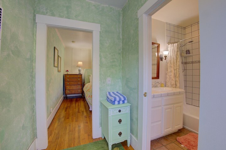 Room 102 of 156