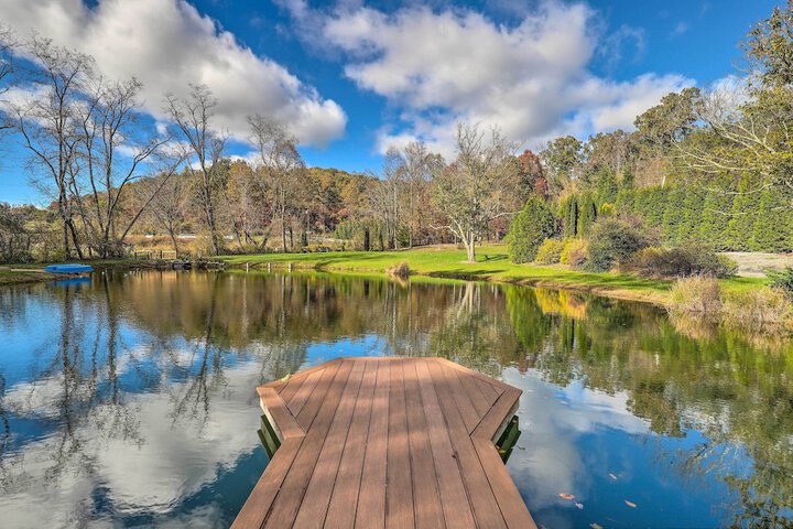 Stunning Fletcher Home: Hot Tub + Fire Pit!