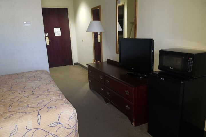 HomeTown Hotel Bryant