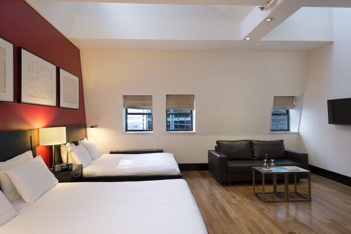 Room 25 of 37