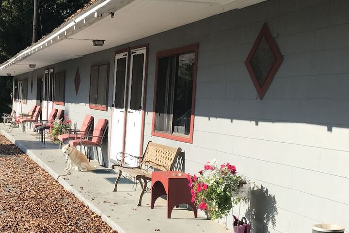 Chamber Lane Motel