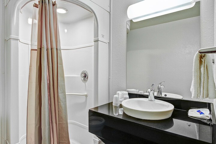 Room 16 of 27