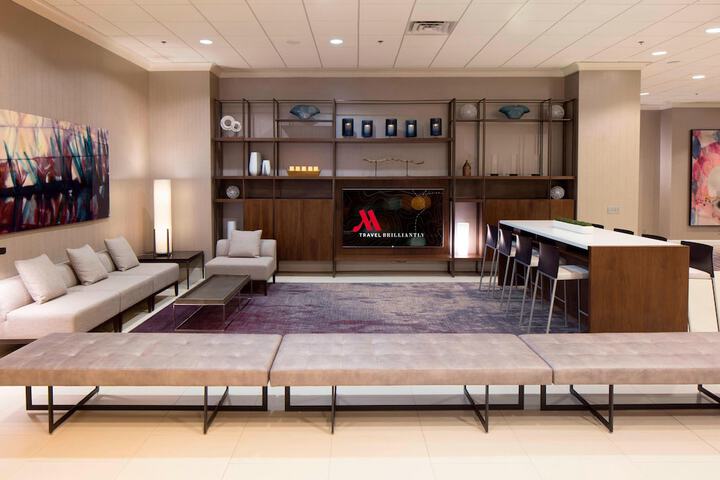 Lounge 56 of 63