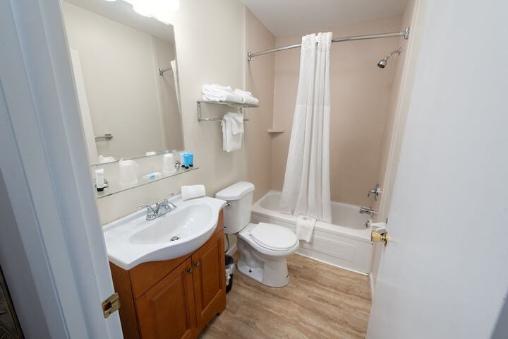Scottys Lakeside Resort