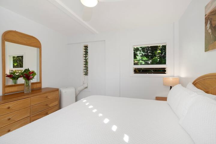King Hale 4 Bedroom Home by RedAwning