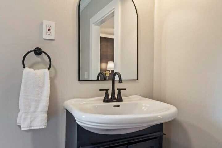 The Aurora Inn & Cottages