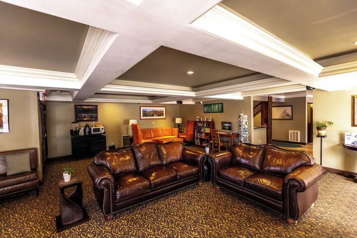The Mammoth Creek Inn