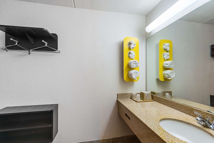 Motel 6 Cleveland TX