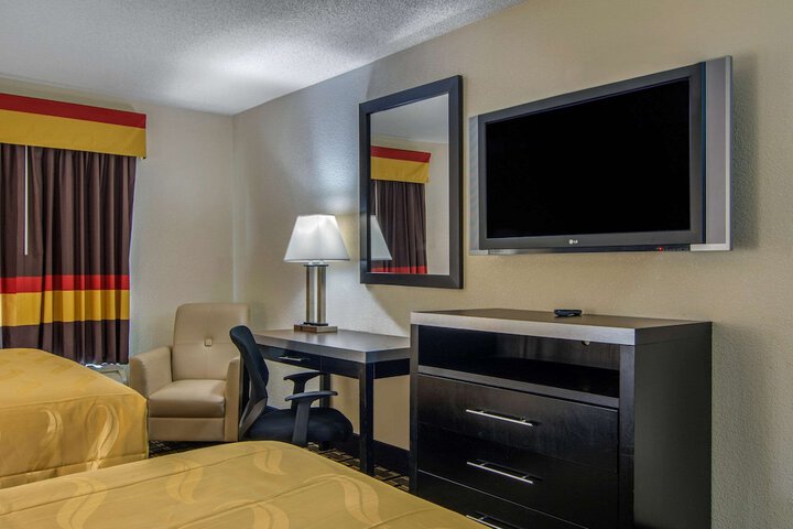 Room 7 of 25