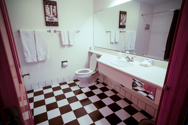Room 35 of 132