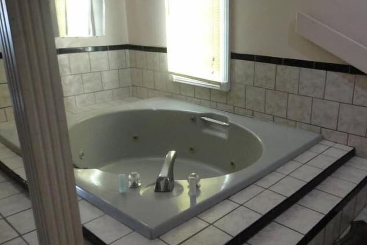 Hot Tub 48 of 49