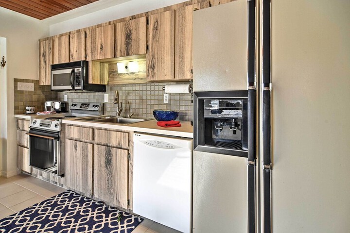 Steps to Beach Cabana: Indian Shores Cottage
