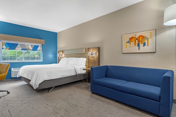 Holiday Inn Express Hotel & Suites Charlotte by IHG