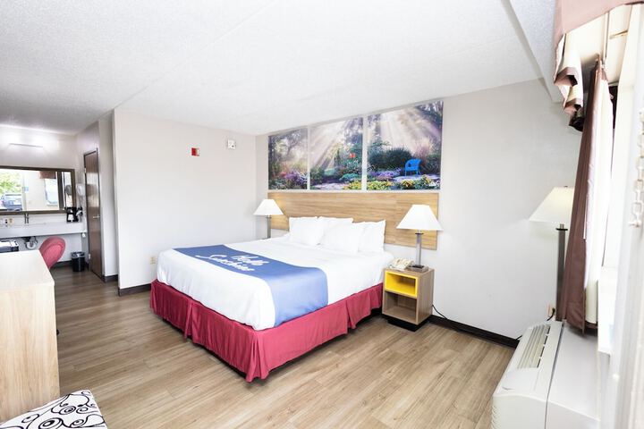 Room 18 of 37
