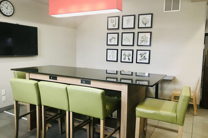 Country Inn & Suites by Radisson Warner Robins, GA